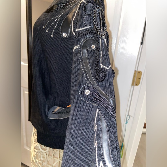 NWT Vintage Embroidered Sweater - Picture 2 of 3